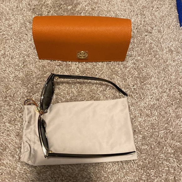 Tory Burch sunglasses - Picture 4 of 6